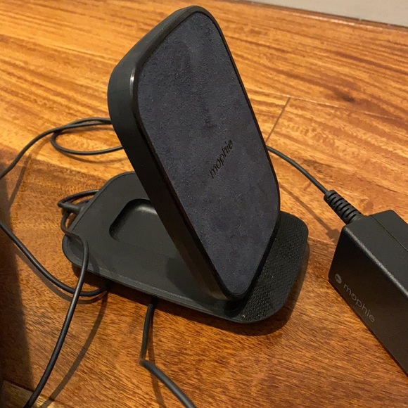 Mophie Wireless Charging Stand - Picture 2 of 6